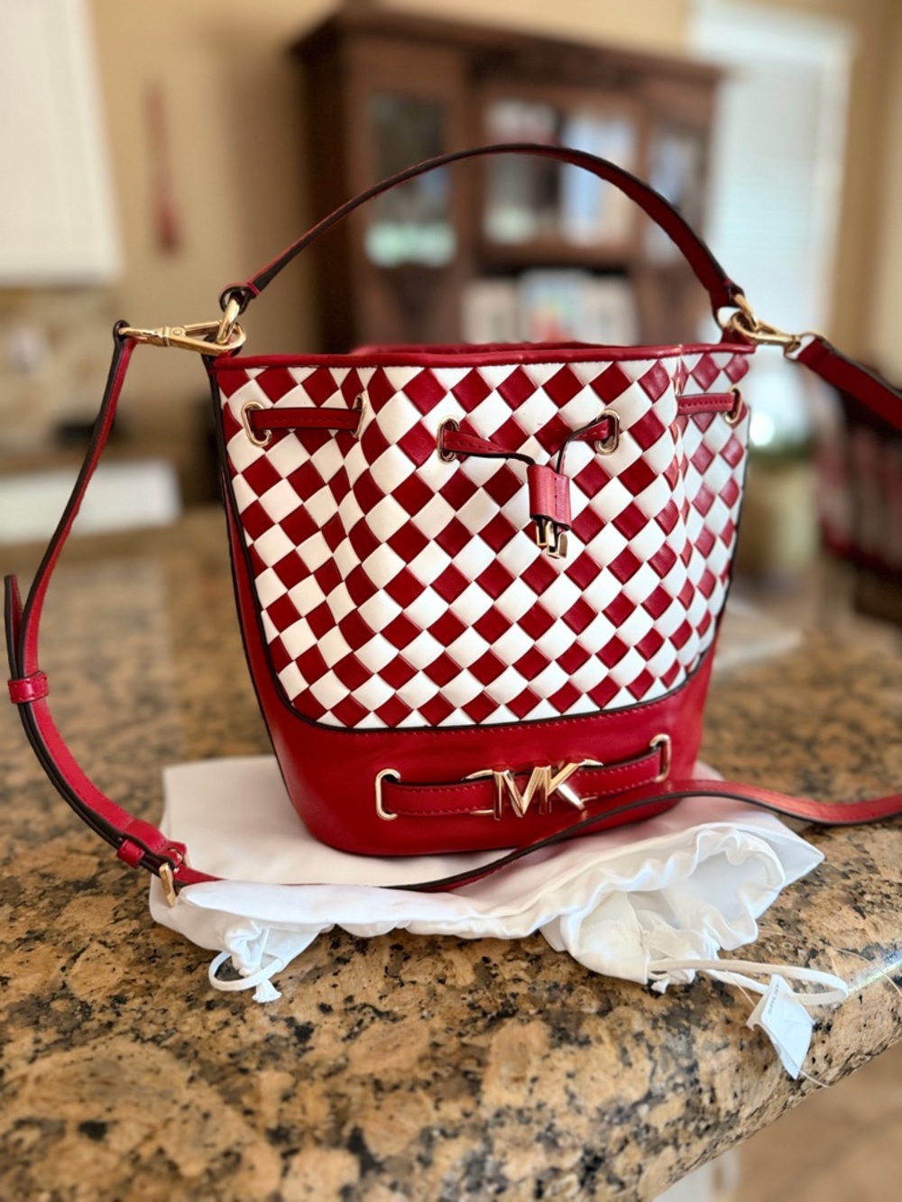 NWOT Michael Kors MD Reed woven bucket bag in red and white gold toned hardware